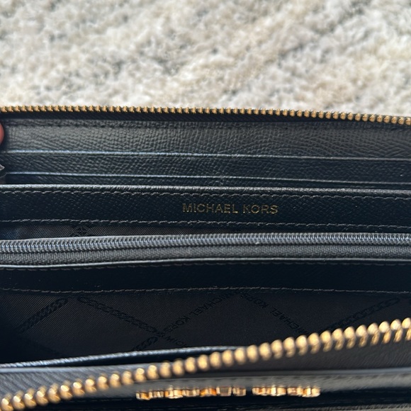 Michael Kors Wallet - Picture 6 of 8